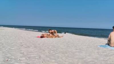 Kelly - Sharing My Girl With A Stranger On The Public Beach. Threesome With Wet Kelly - hclips.com