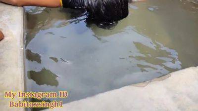 Desi Village Bhabhi Outdoor Bathing On Public Place Indian Hindi - hclips.com - India - Indian